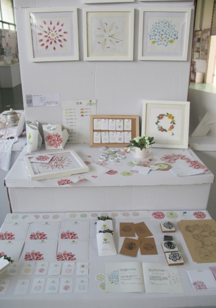 2011級吳艷同學(xué)作品《木槿花花坊》