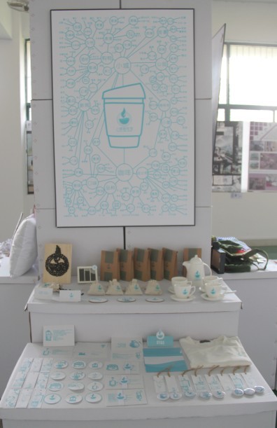 2011級黃家樂同學(xué)作品《小城故事》