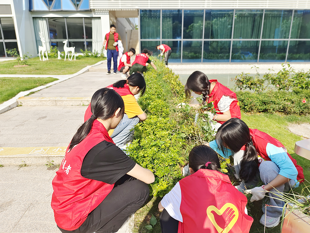 校園清潔雜草志愿服務