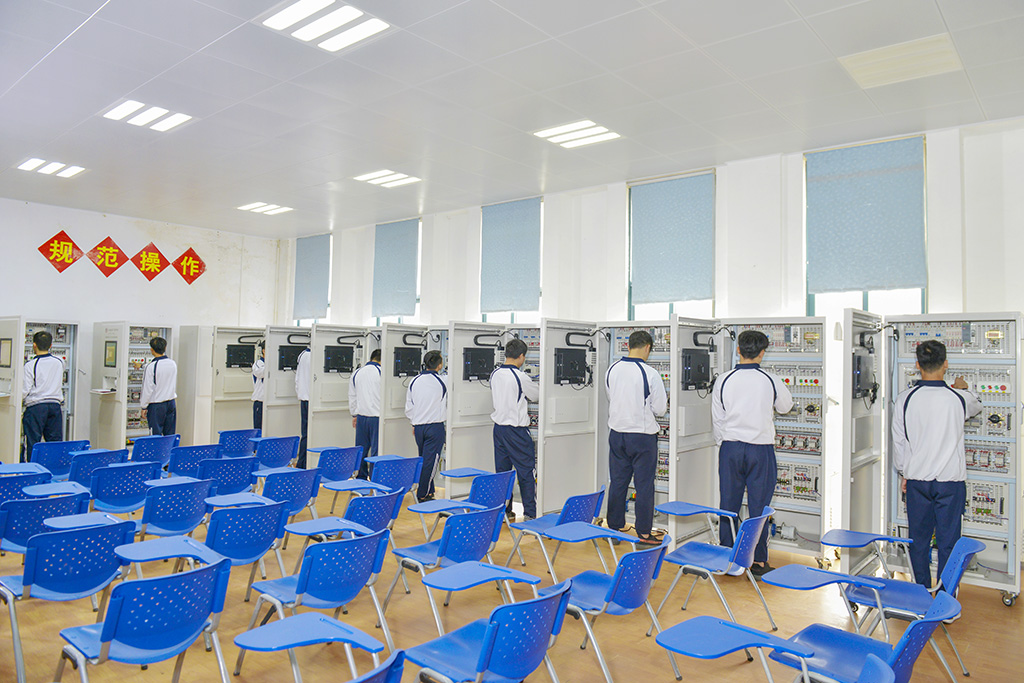 電氣自動(dòng)化教學(xué)控制實(shí)訓(xùn)室