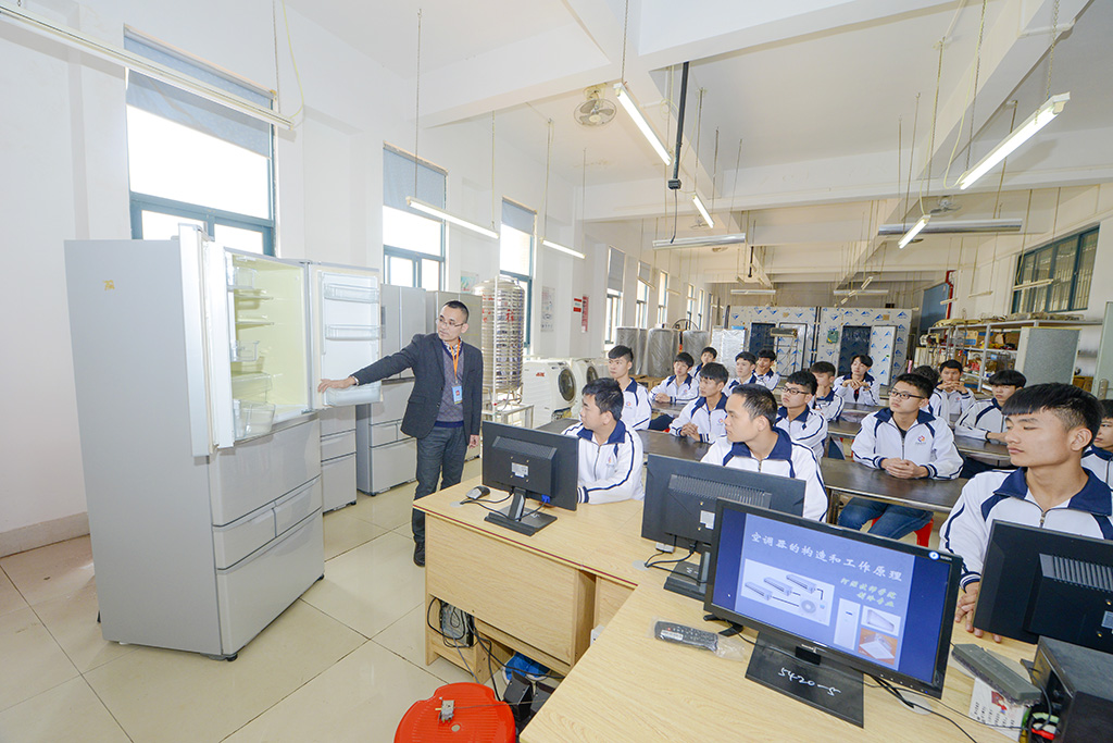 制冷設(shè)備維修實訓(xùn)室