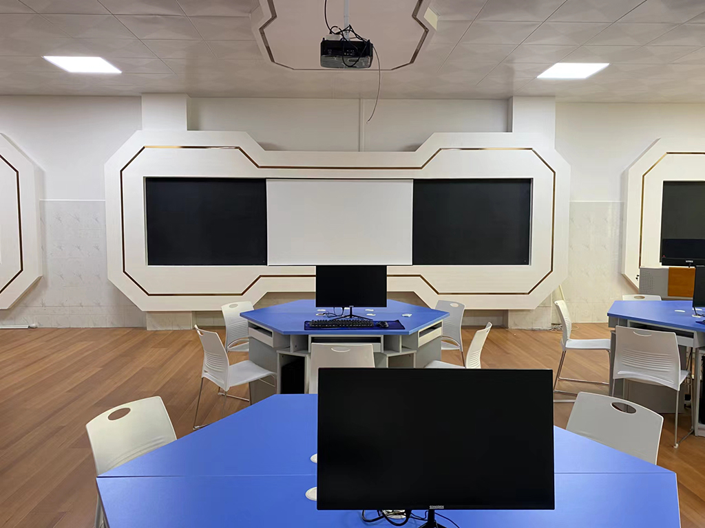 3D打印實訓(xùn)室（204)