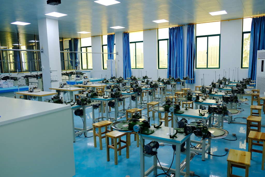 針織縫盤實(shí)訓(xùn)室